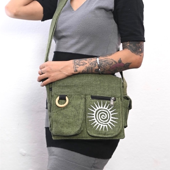 Green Messenger Bag Handmade Cotton Bag Sustainable Vegan Gift - Picture 5 of 8